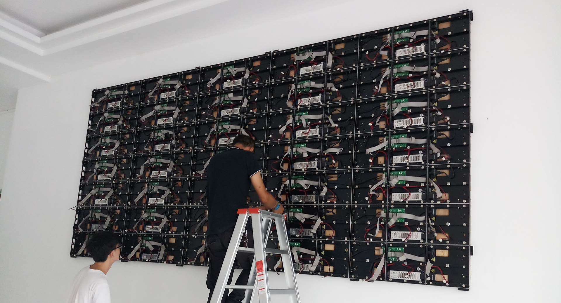 Outdoor fixed LED screen AD Series P3.9