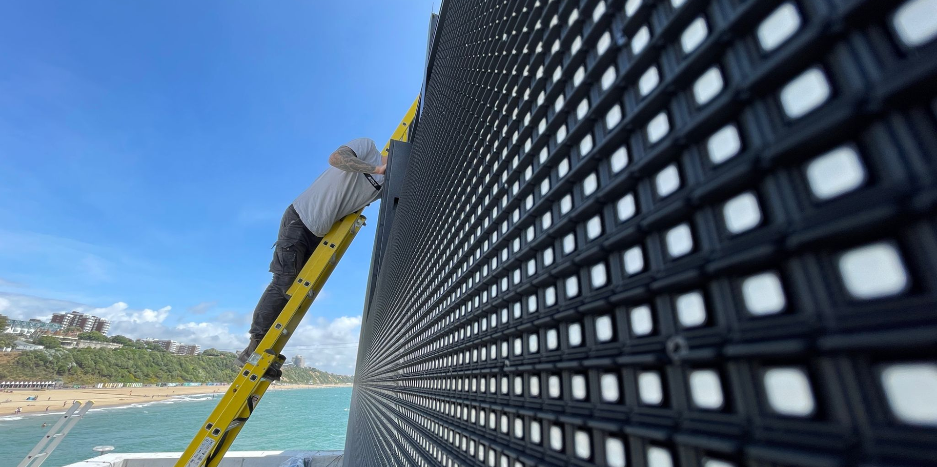 Outdoor LED screen modules